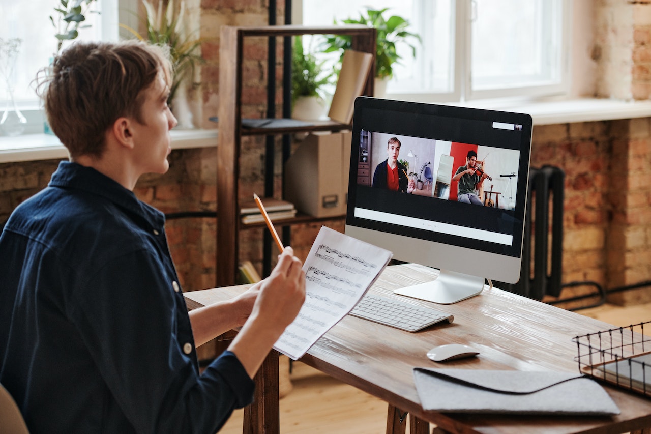 Tutoriale: cum să creezi tutoriale video de calitate pentru a-ți promova produsele sau serviciile