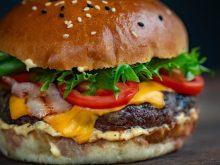 Gustul autentic al burgerilor: Arta culinara în propria bucătărie