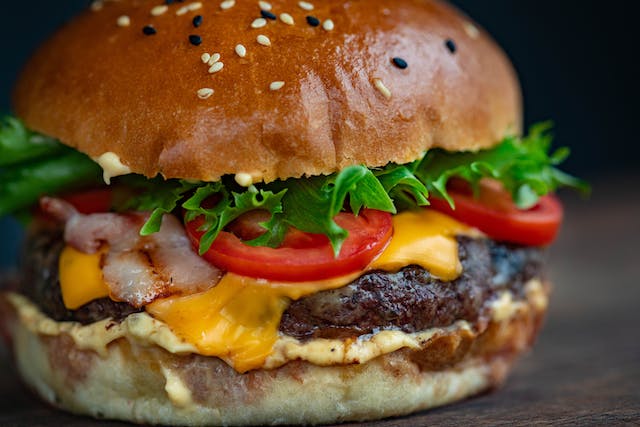 Gustul autentic al burgerilor: Arta culinara în propria bucătărie